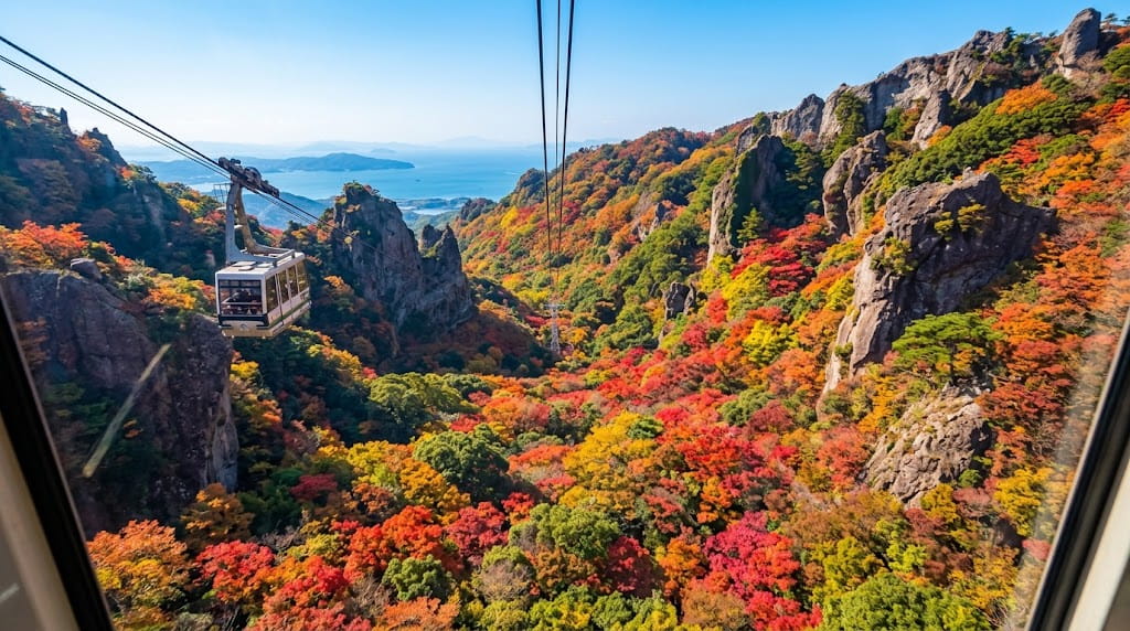 寒霞渓の奇岩怪石と紅葉ロープウェイ